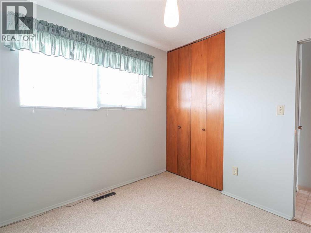 Single Family House Bungalow for Sale in   Avenue Parkdale Stettler 