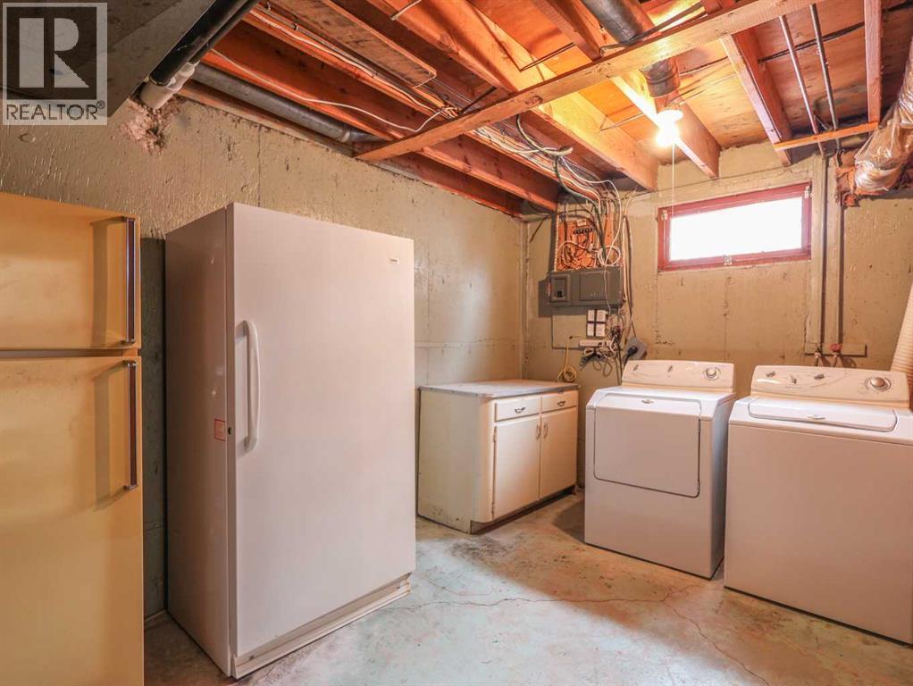 Single Family House Bungalow for Sale in   Avenue Parkdale Stettler 