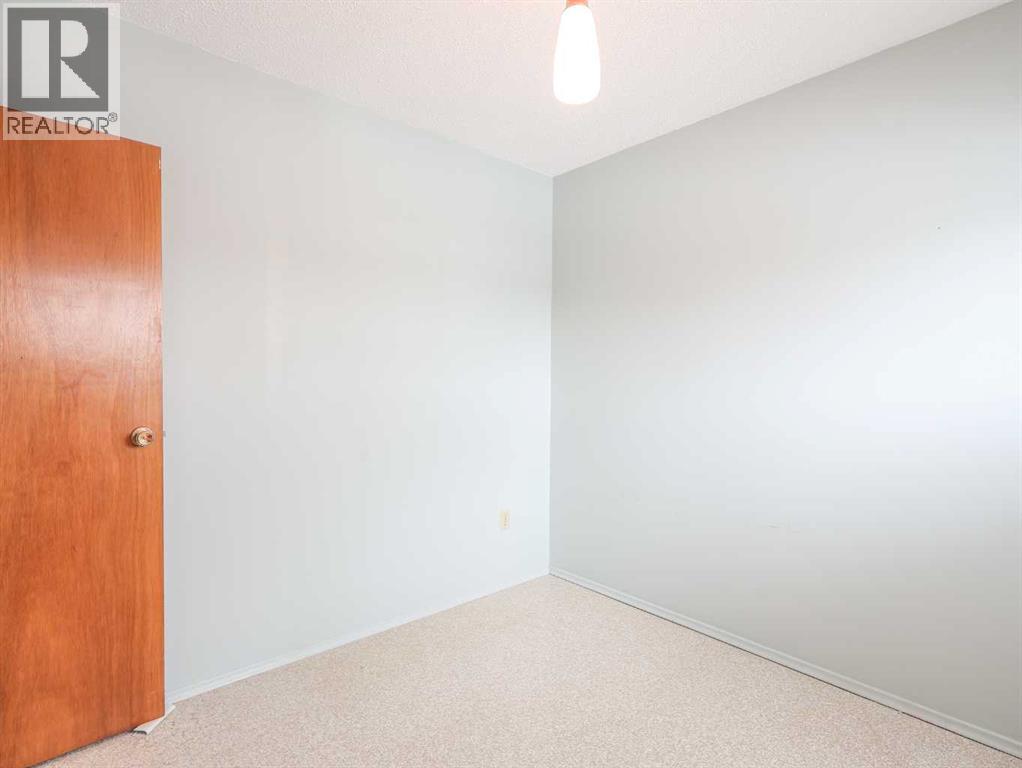 Single Family House Bungalow for Sale in   Avenue Parkdale Stettler 