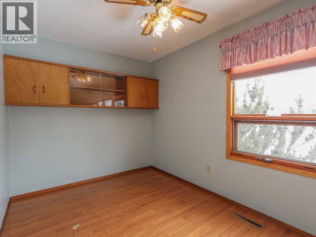 Single Family House Bungalow for Sale in   Avenue Parkdale Stettler 