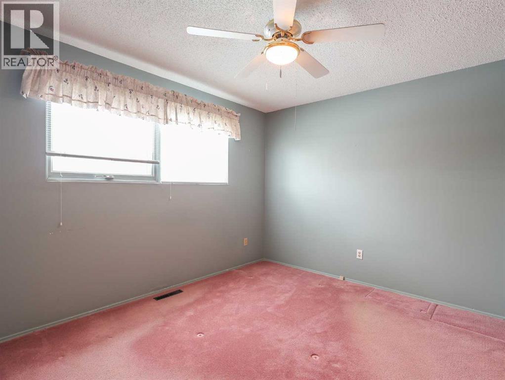 Single Family House Bungalow for Sale in   Avenue Parkdale Stettler 