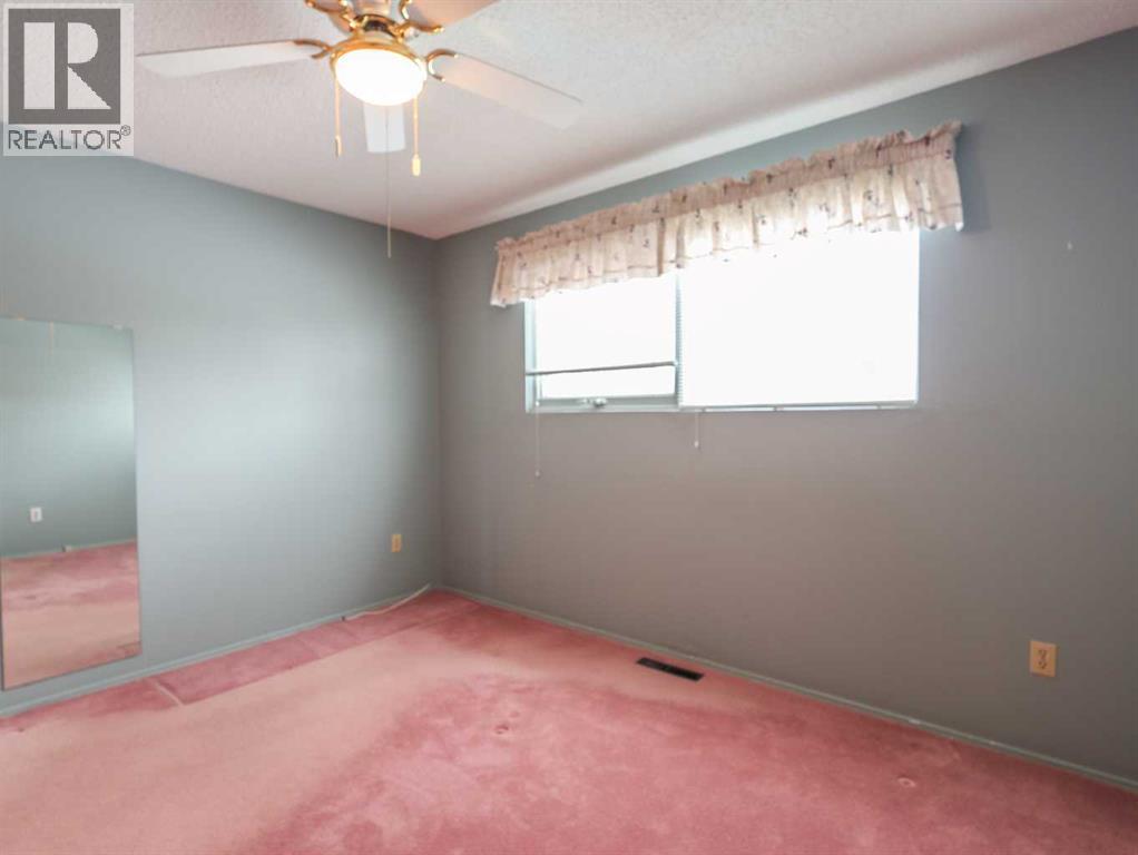 Single Family House Bungalow for Sale in   Avenue Parkdale Stettler 