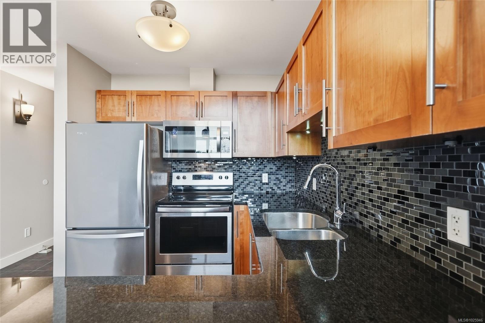 #201 1629 TOWNSITE RD - 16