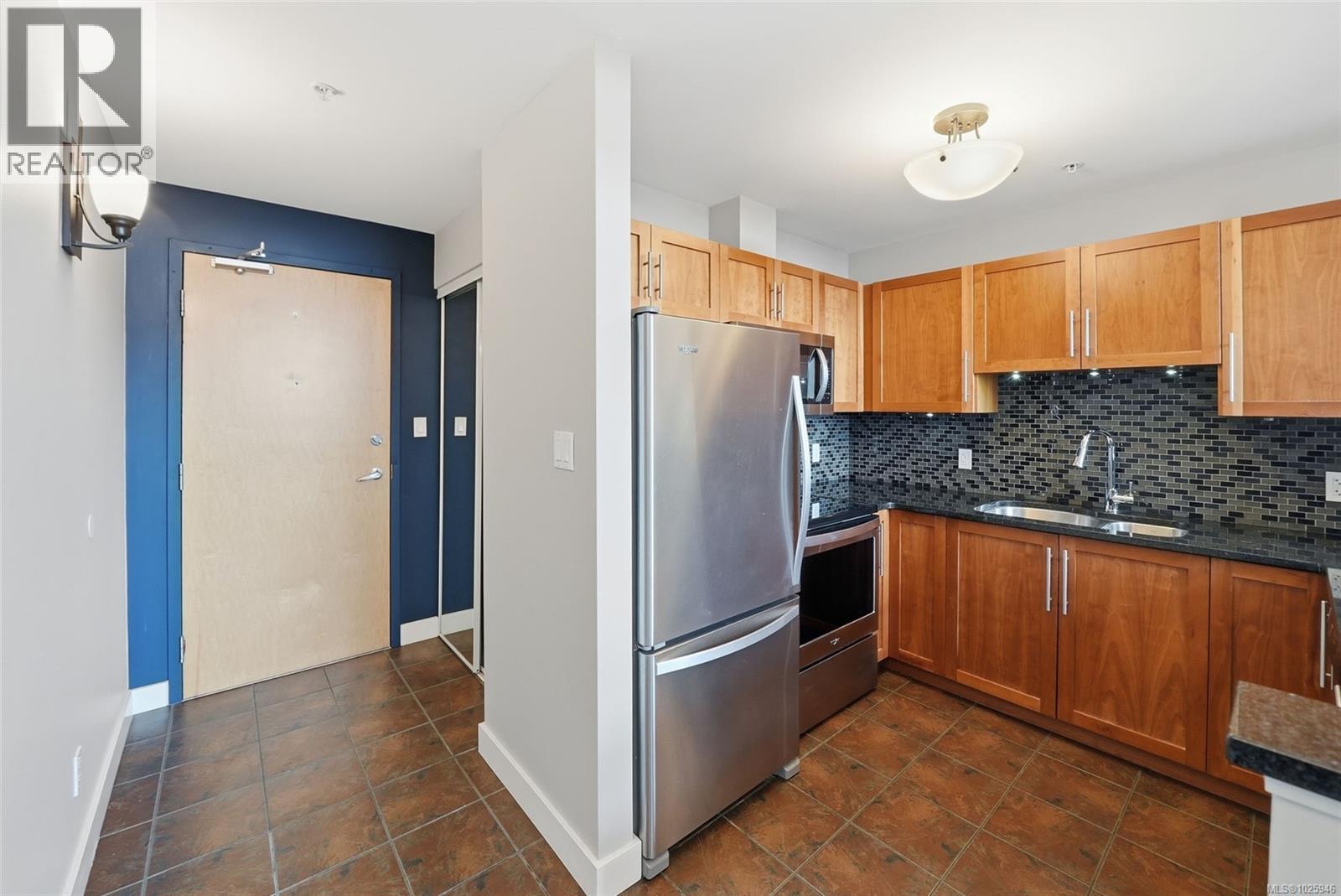 #201 1629 TOWNSITE RD - 22