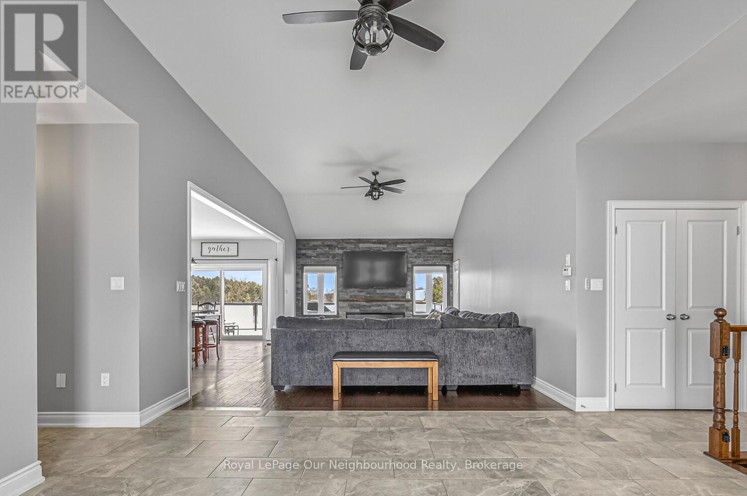 47 SONGBIRD CRESCENT - 17