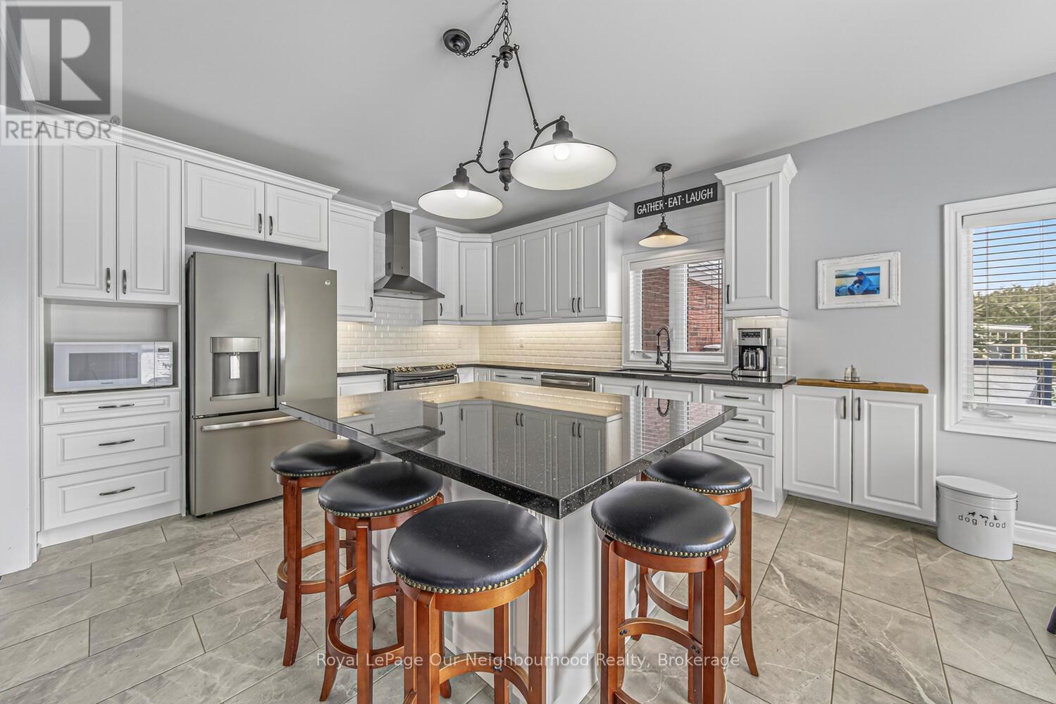 47 SONGBIRD CRESCENT - 24
