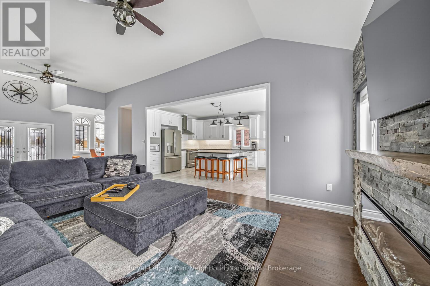 47 SONGBIRD CRESCENT - 22