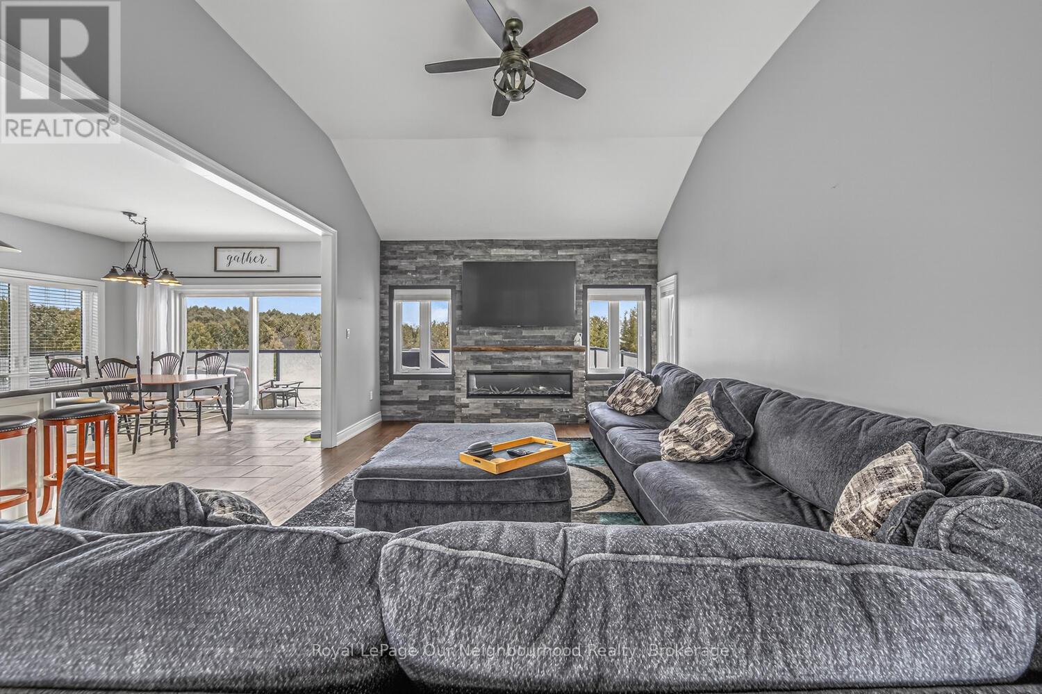 47 SONGBIRD CRESCENT - 20