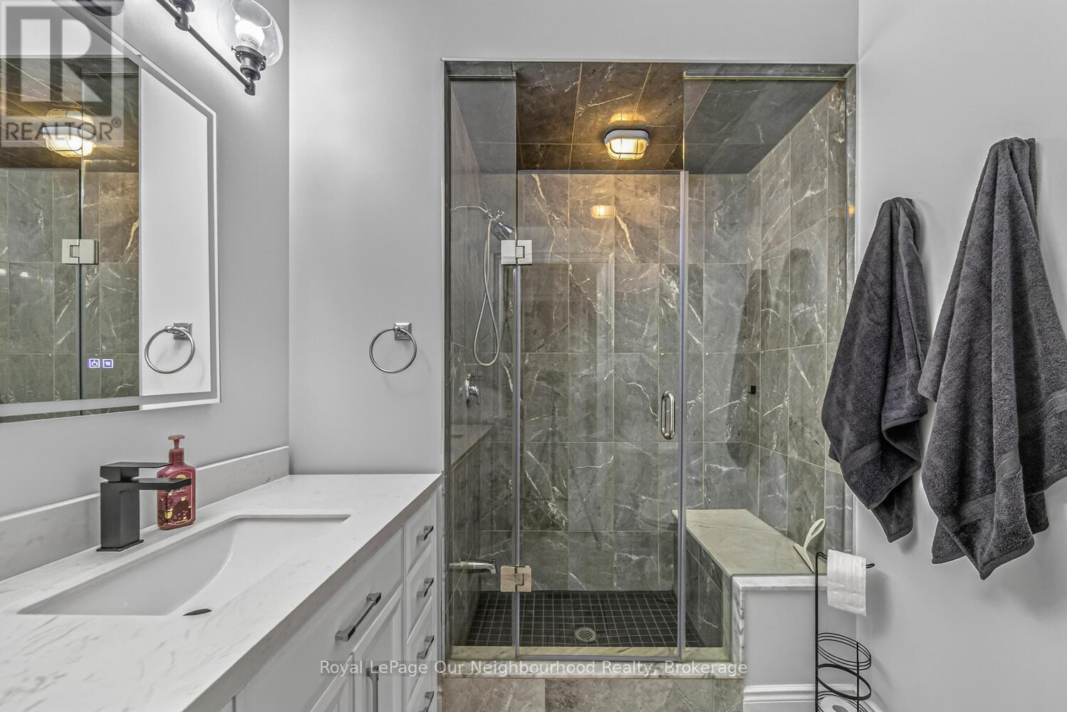 47 SONGBIRD CRESCENT - 34