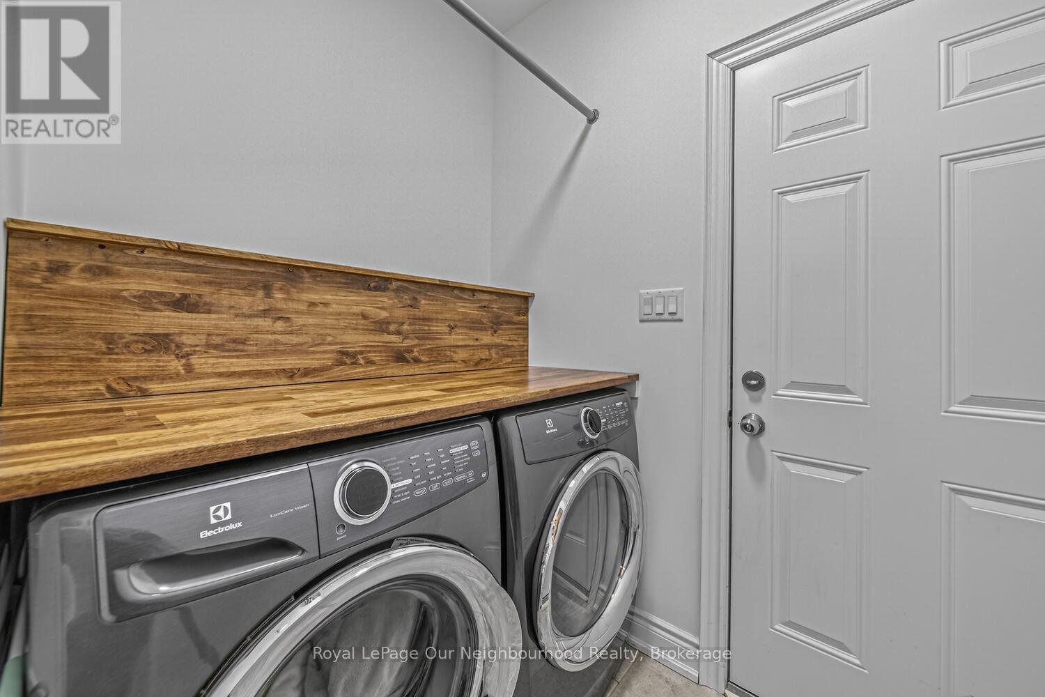 47 SONGBIRD CRESCENT - 37