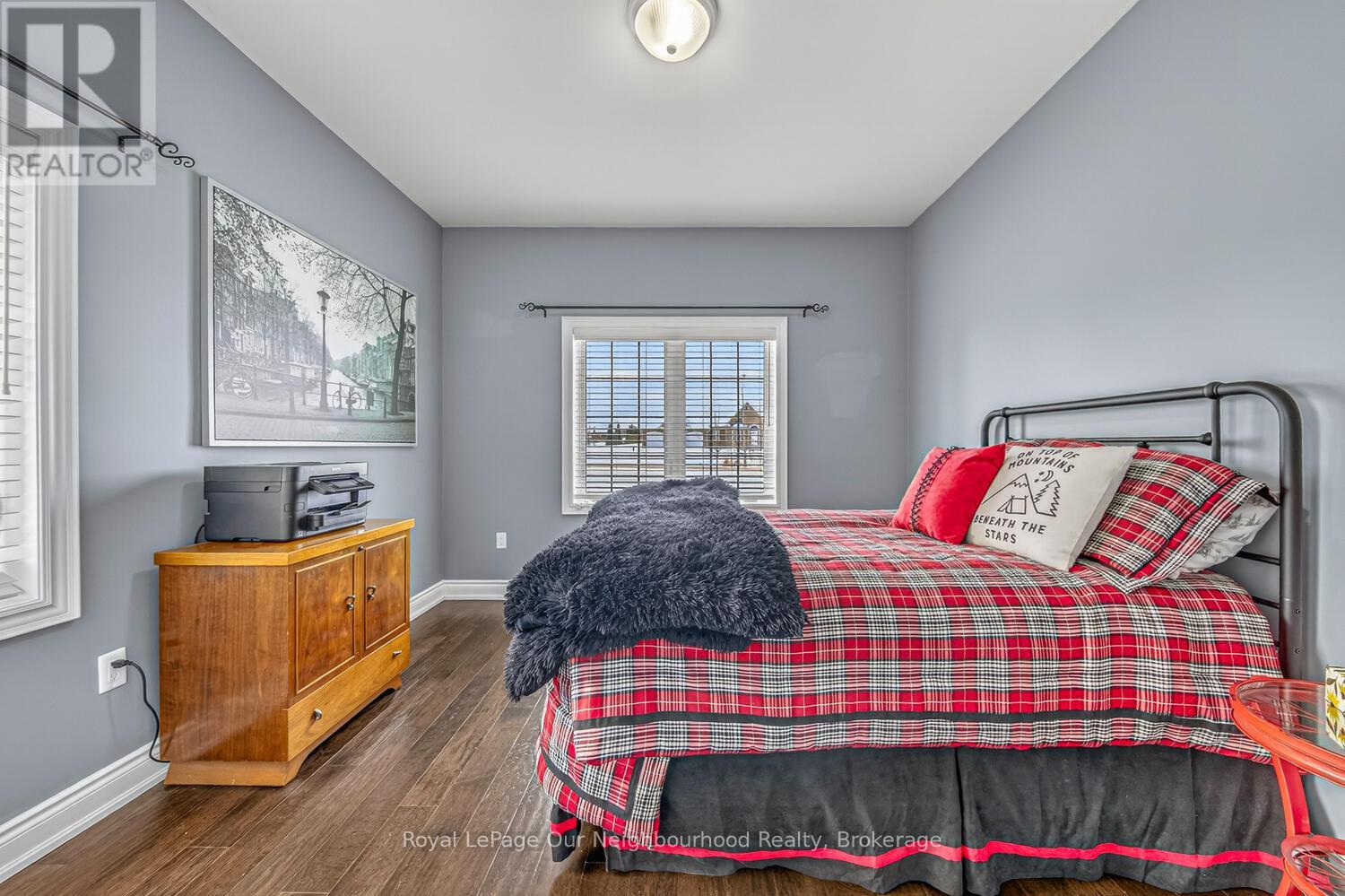47 SONGBIRD CRESCENT - 32