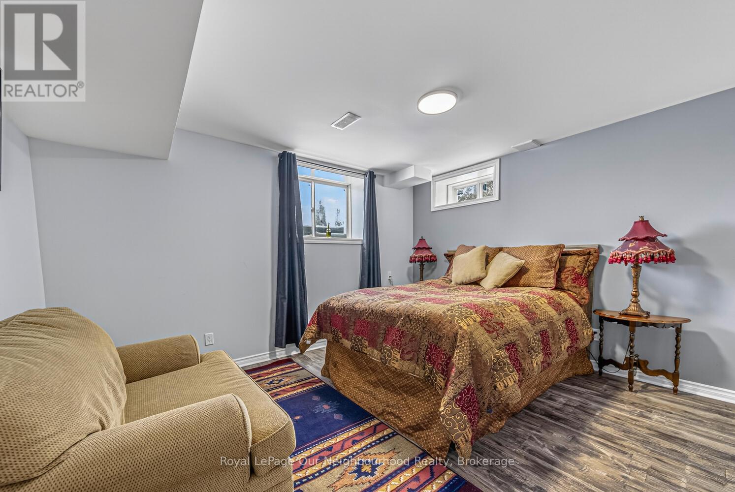 47 SONGBIRD CRESCENT - 47