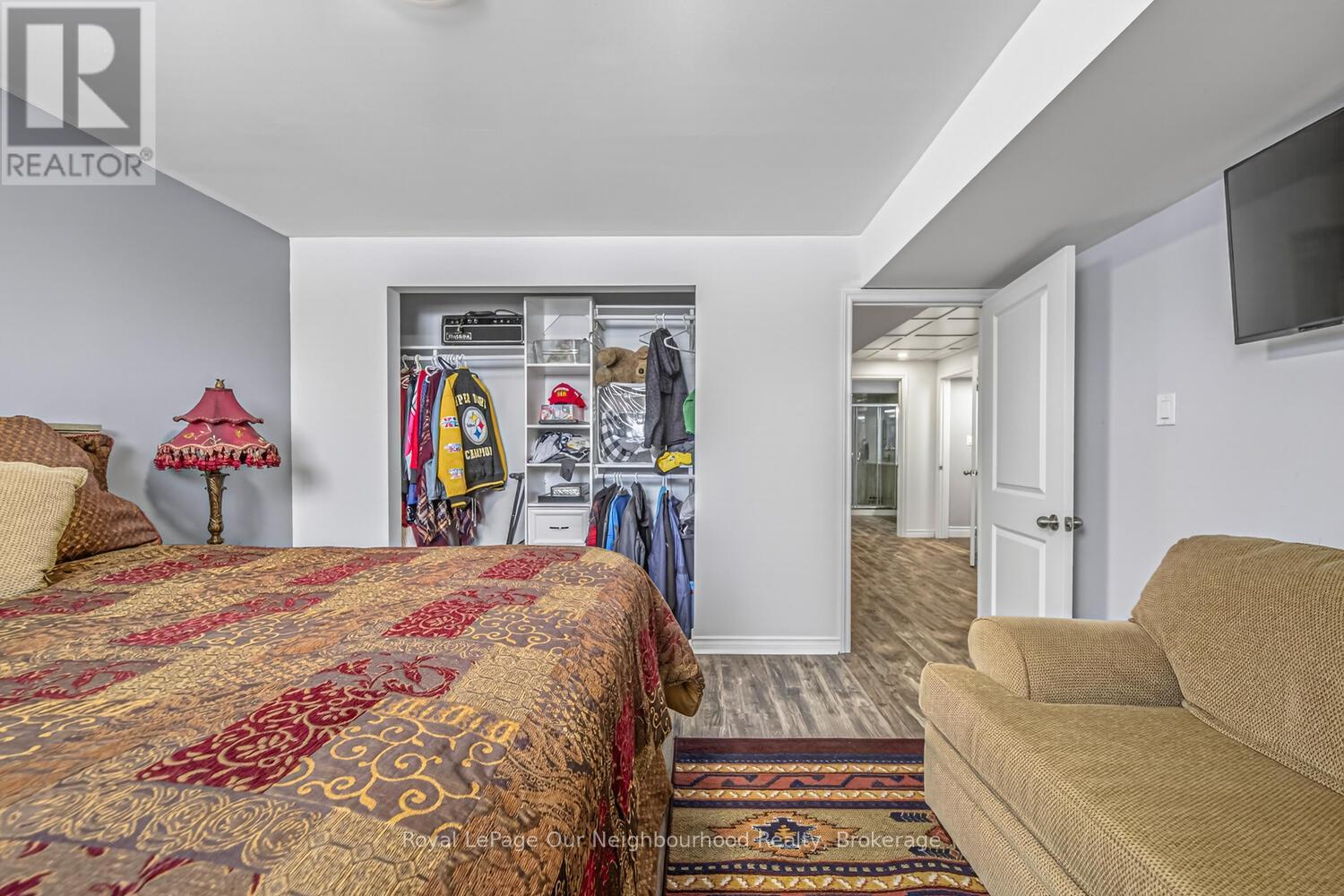 47 SONGBIRD CRESCENT - 48