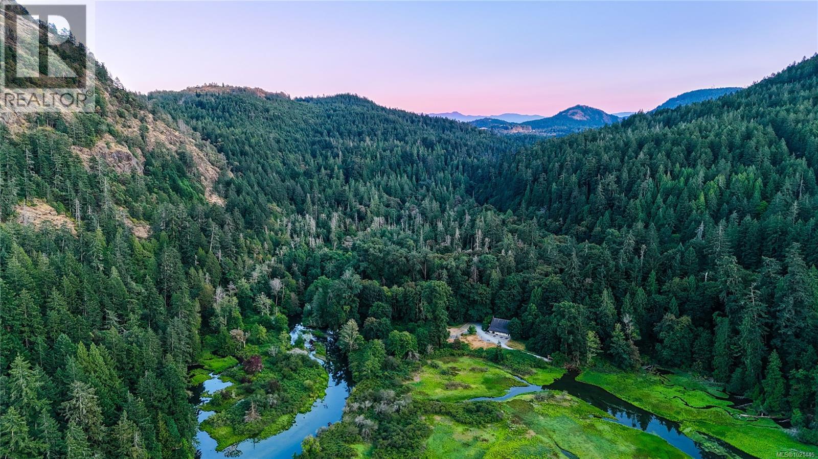  1709 Falcon Heights Road, Langford