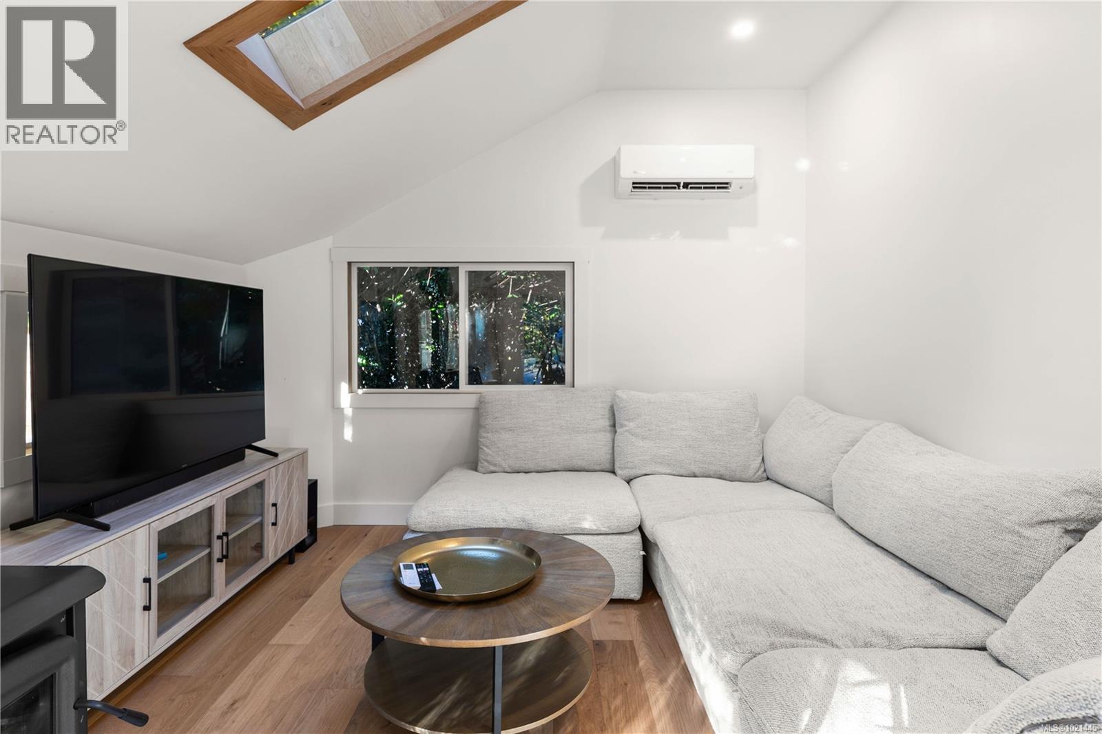  1709 Falcon Heights Road, Langford