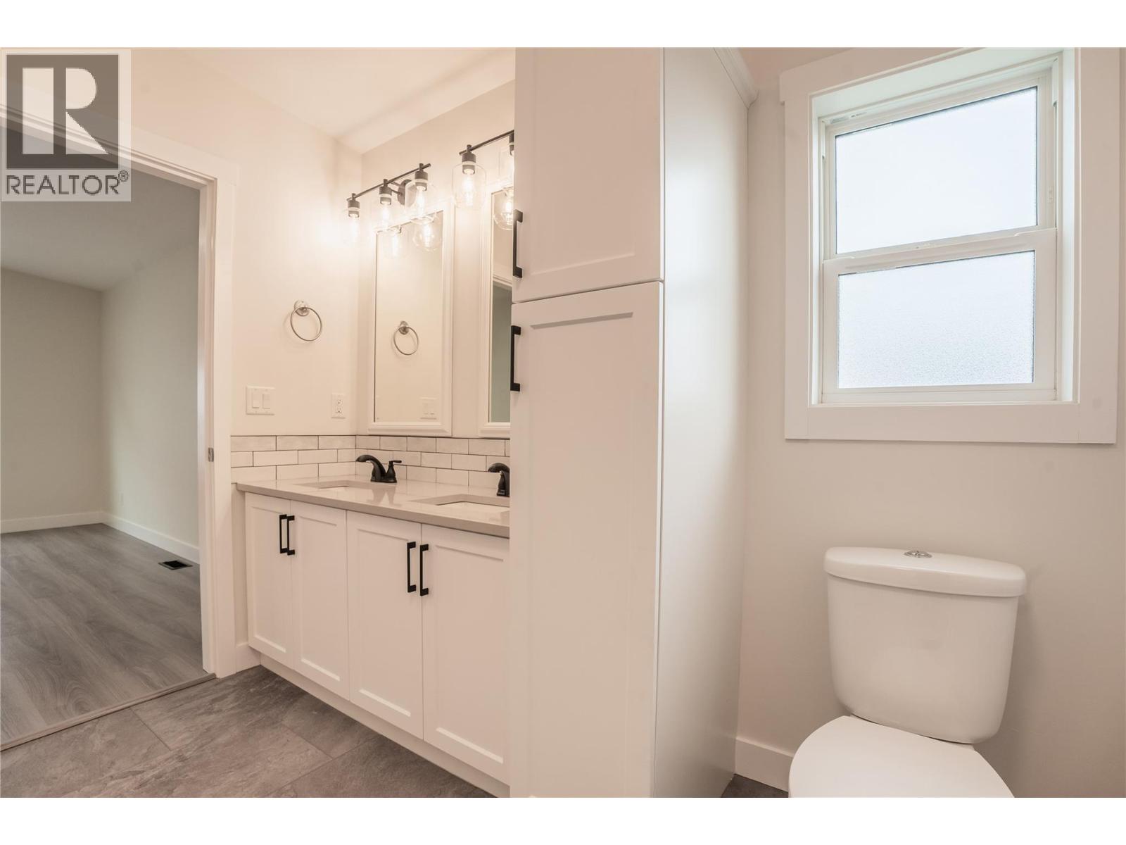 8300 Gallagher Lake Frontage Road Unit# 70, Oliver