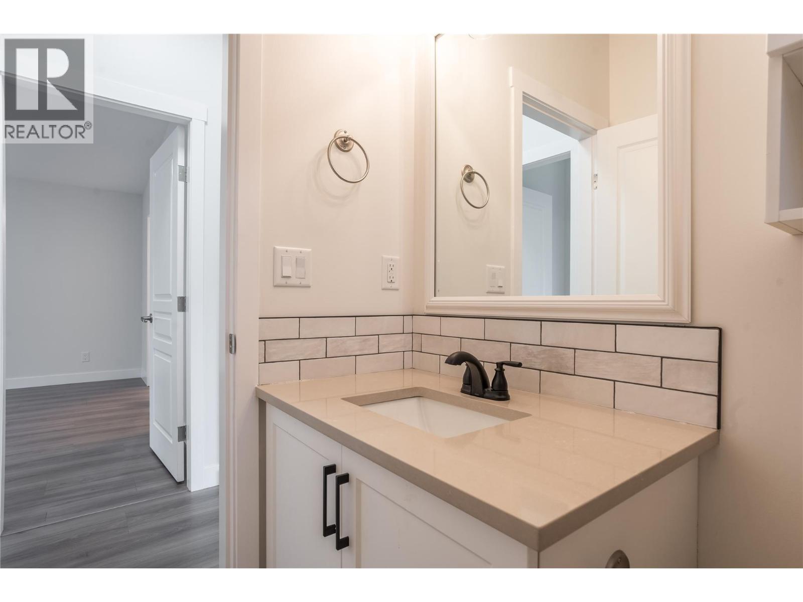 8300 Gallagher Lake Frontage Road Unit# 70, Oliver