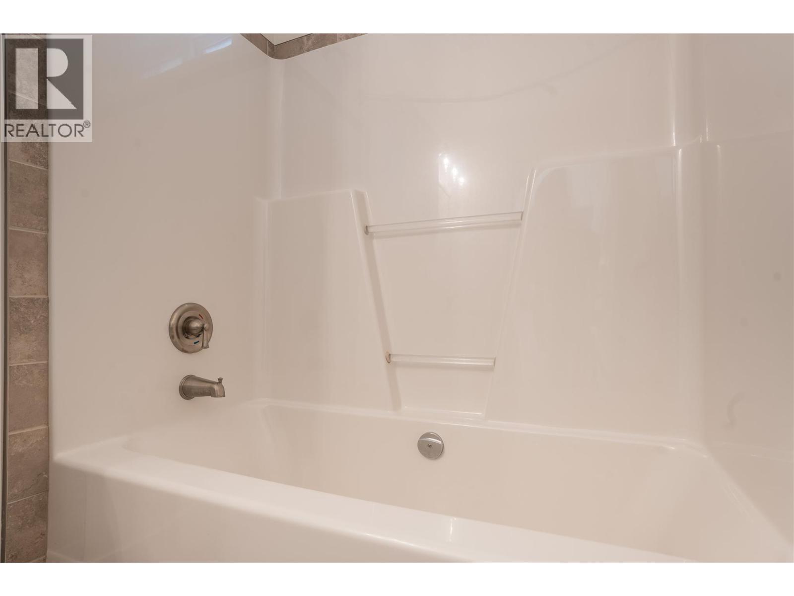 8300 Gallagher Lake Frontage Road Unit# 70, Oliver