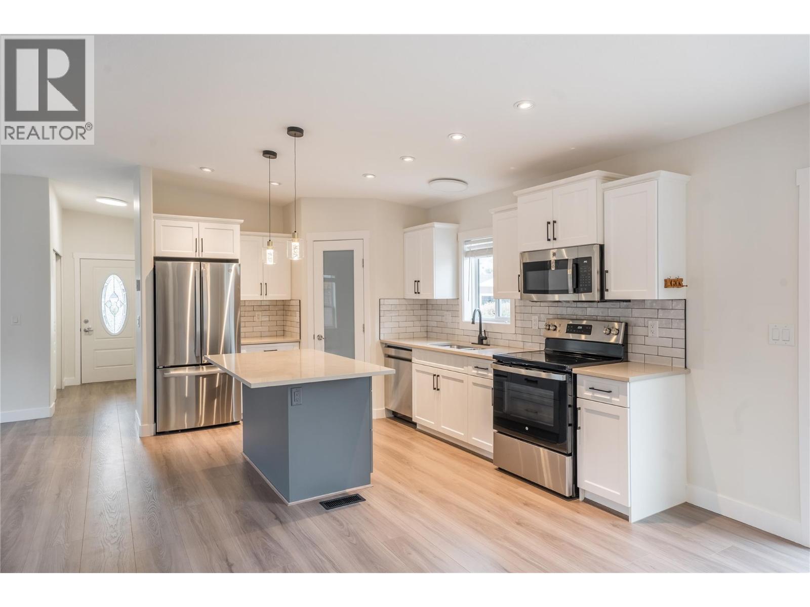 8300 Gallagher Lake Frontage Road Unit# 70, Oliver