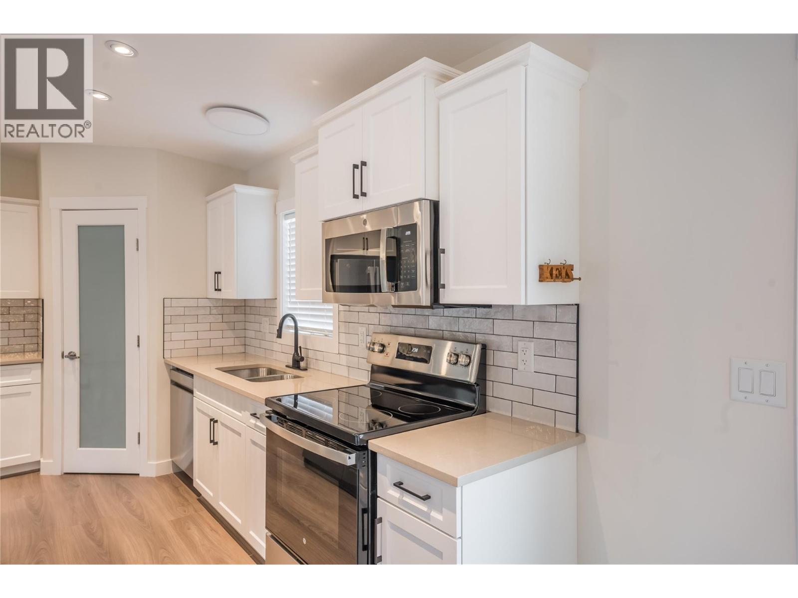 8300 Gallagher Lake Frontage Road Unit# 70, Oliver