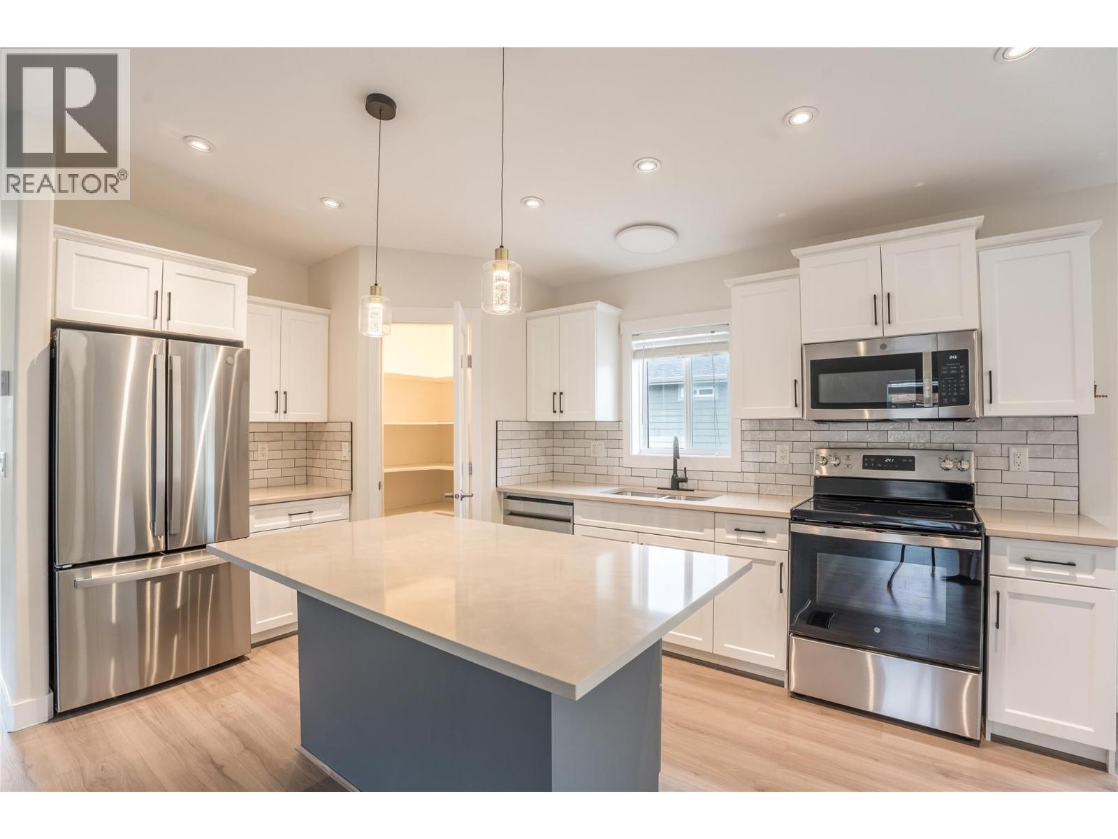 8300 Gallagher Lake Frontage Road Unit# 70, Oliver