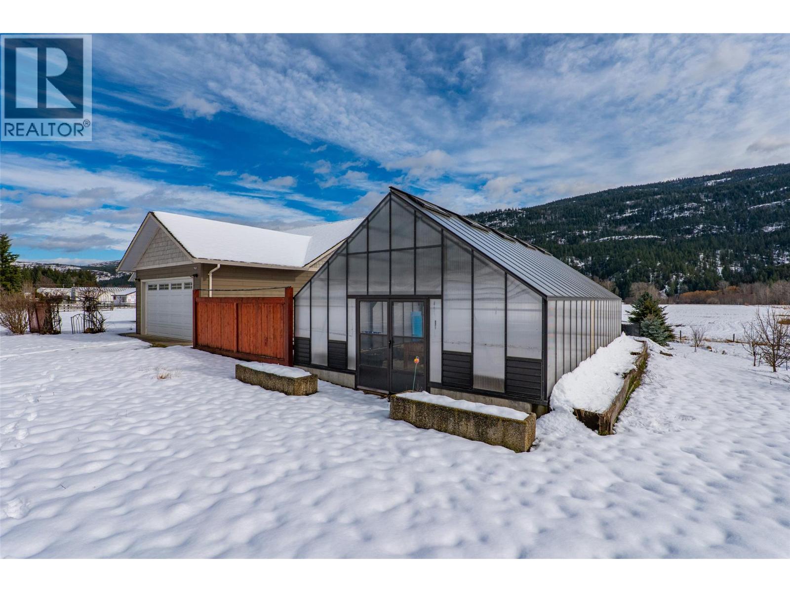  1027 Salmon River Road, Salmon Arm