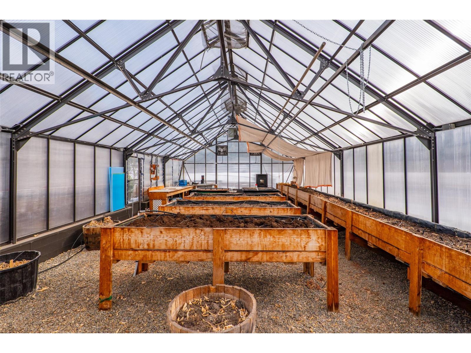  1027 Salmon River Road, Salmon Arm