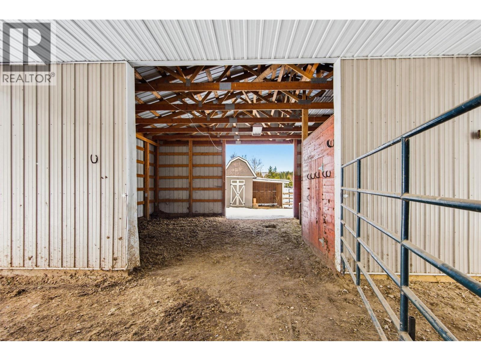  1027 Salmon River Road, Salmon Arm