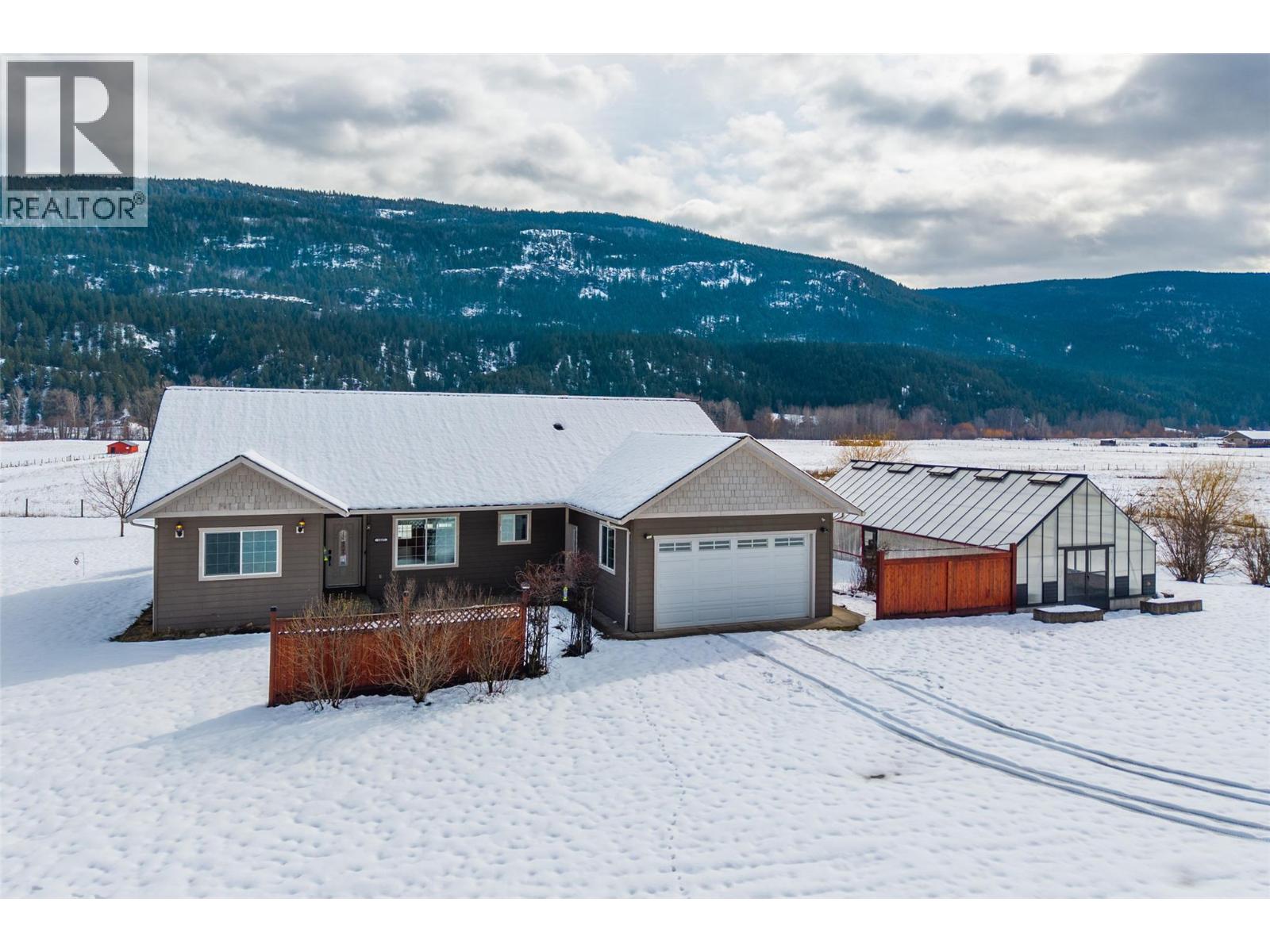  1027 Salmon River Road, Salmon Arm
