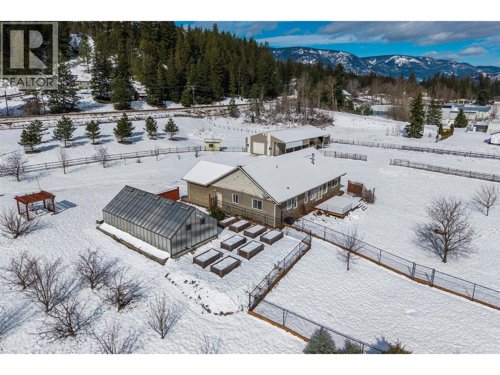  1027 Salmon River Road, Salmon Arm