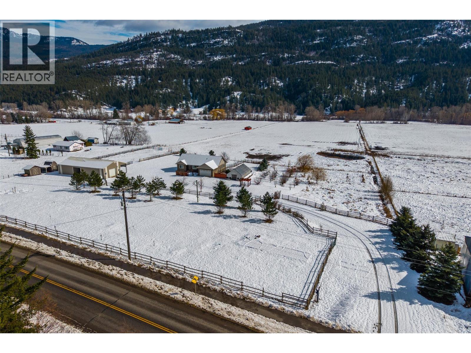  1027 Salmon River Road, Salmon Arm