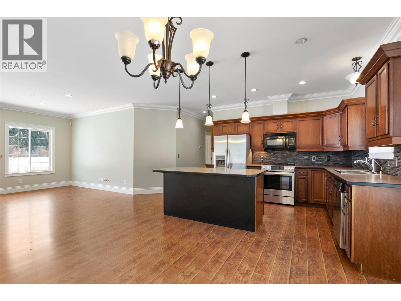  1027 Salmon River Road, Salmon Arm