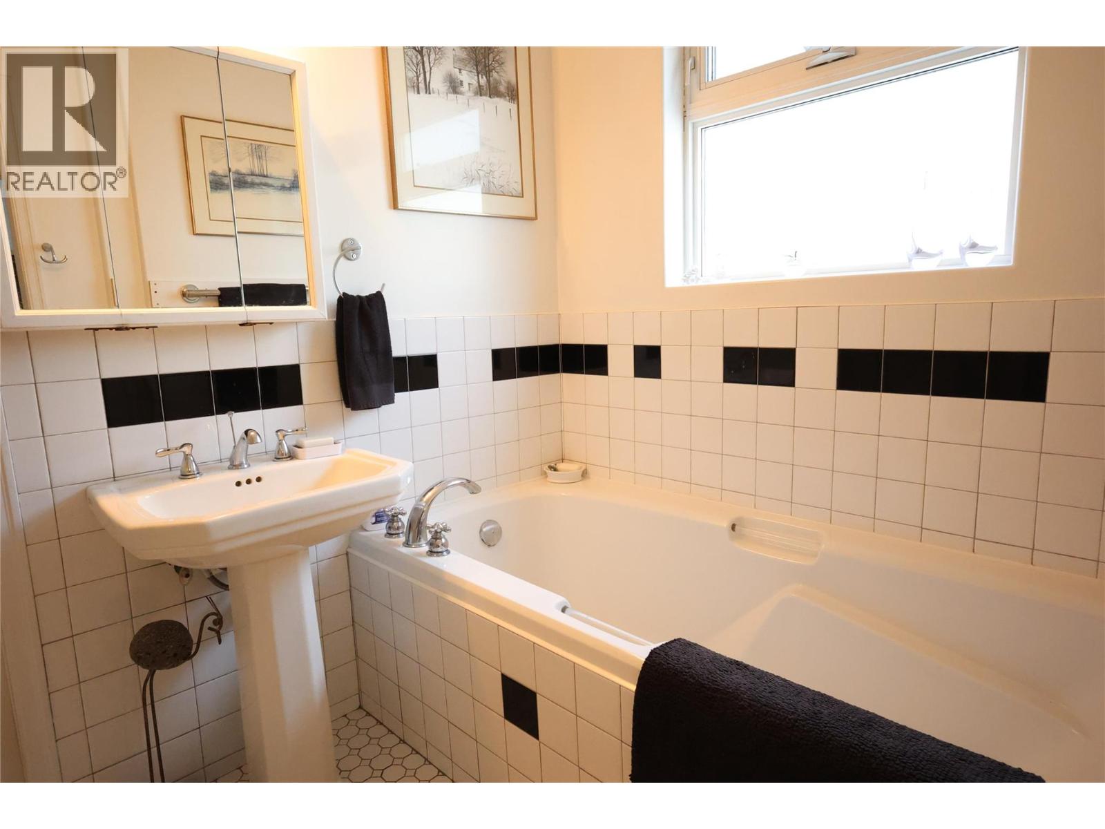 8230 Hwy 5A Highway, Merritt