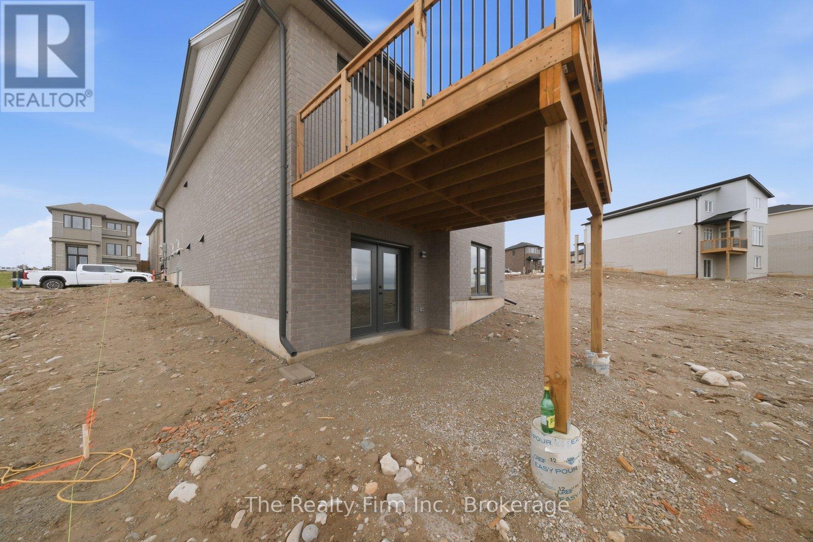 483 GILLESPIE STREET - 26