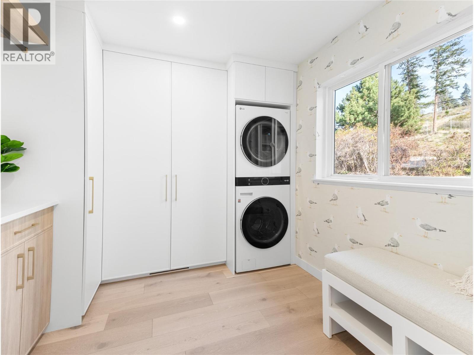 5538 Lakeshore Road, Kelowna