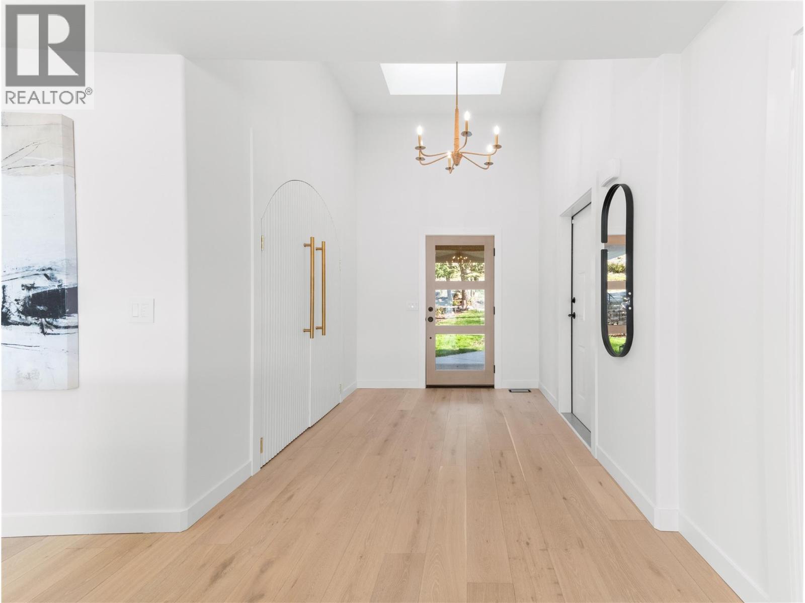 5538 Lakeshore Road, Kelowna