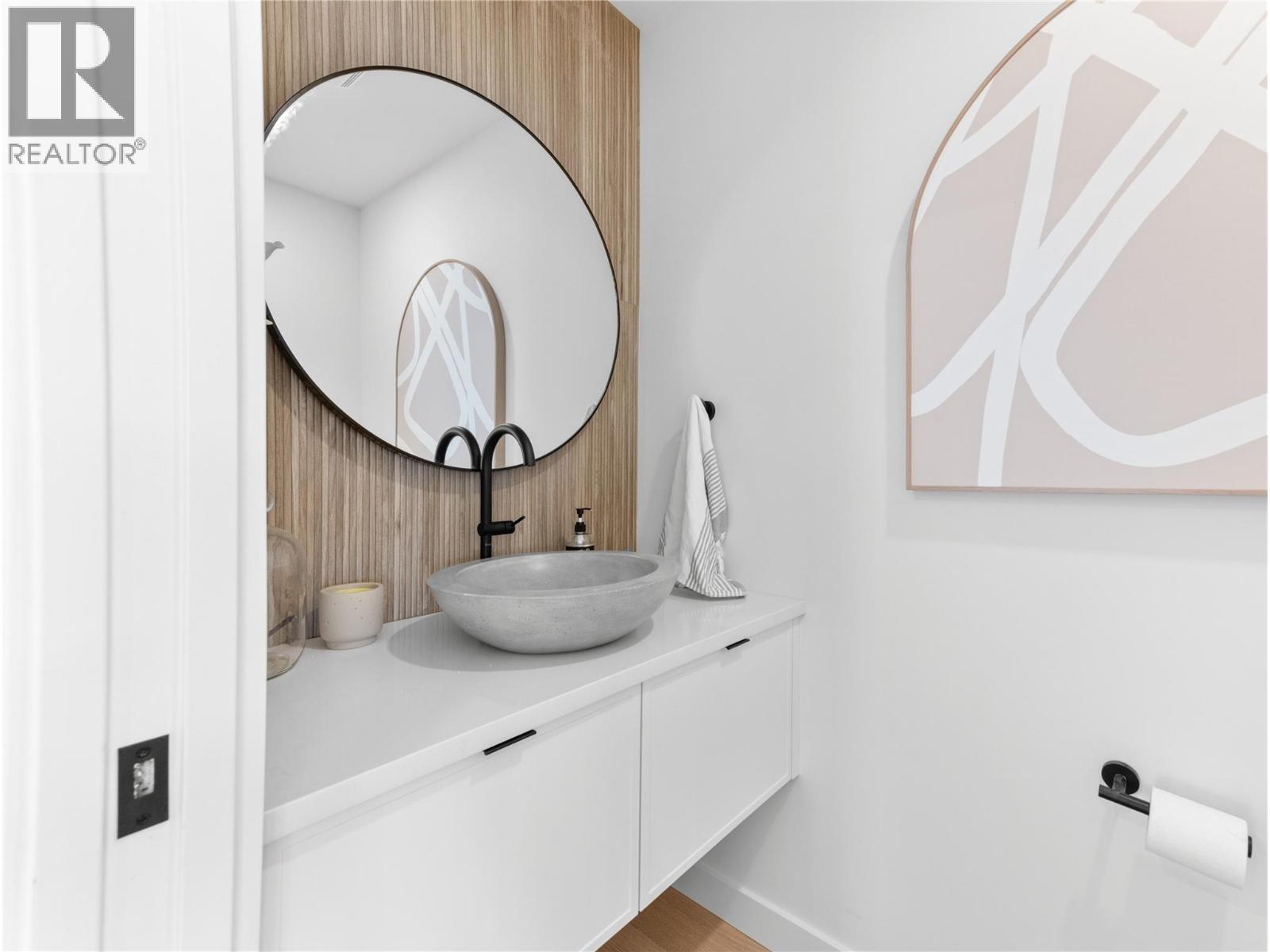 5538 Lakeshore Road, Kelowna