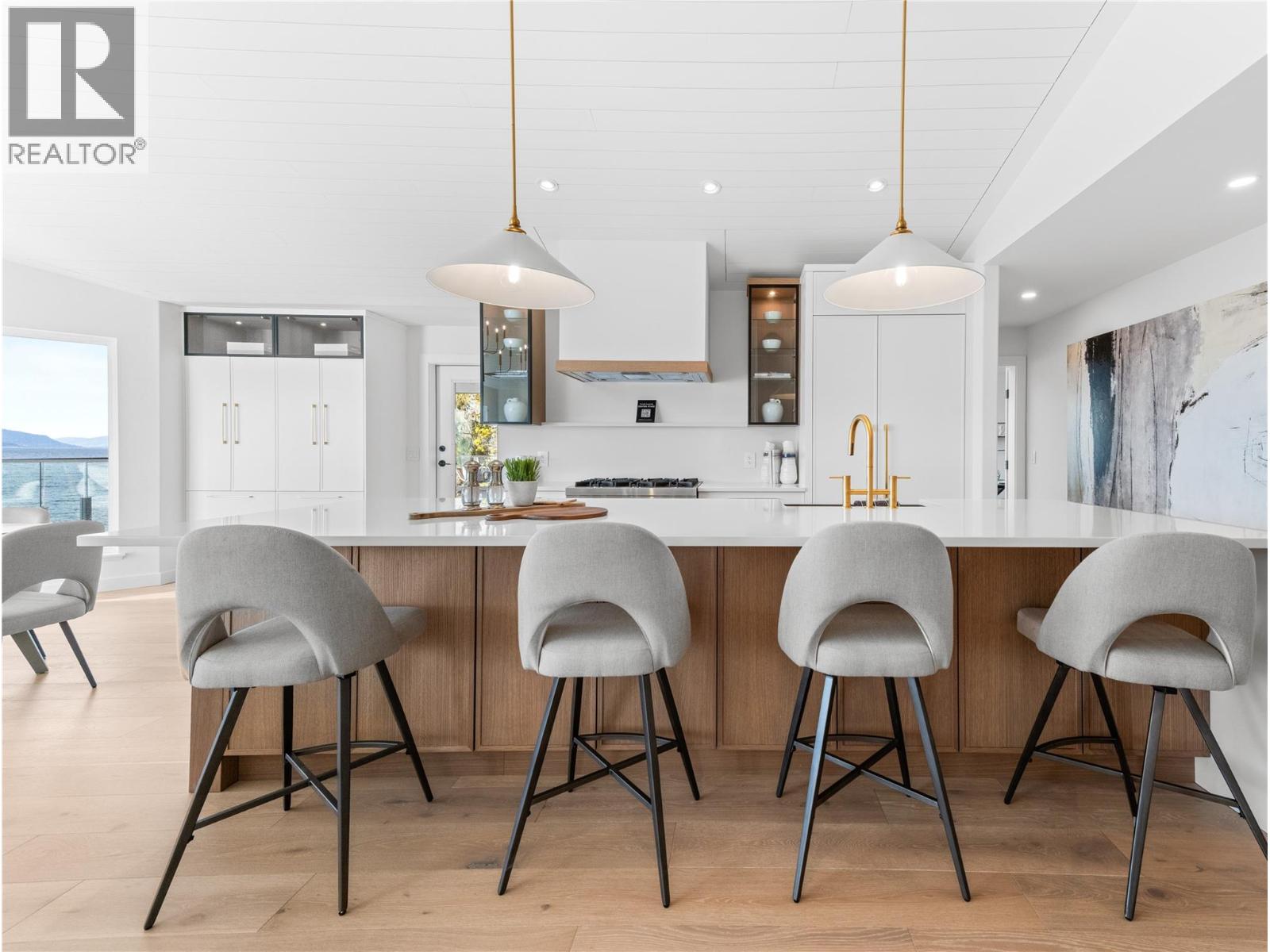 5538 Lakeshore Road, Kelowna