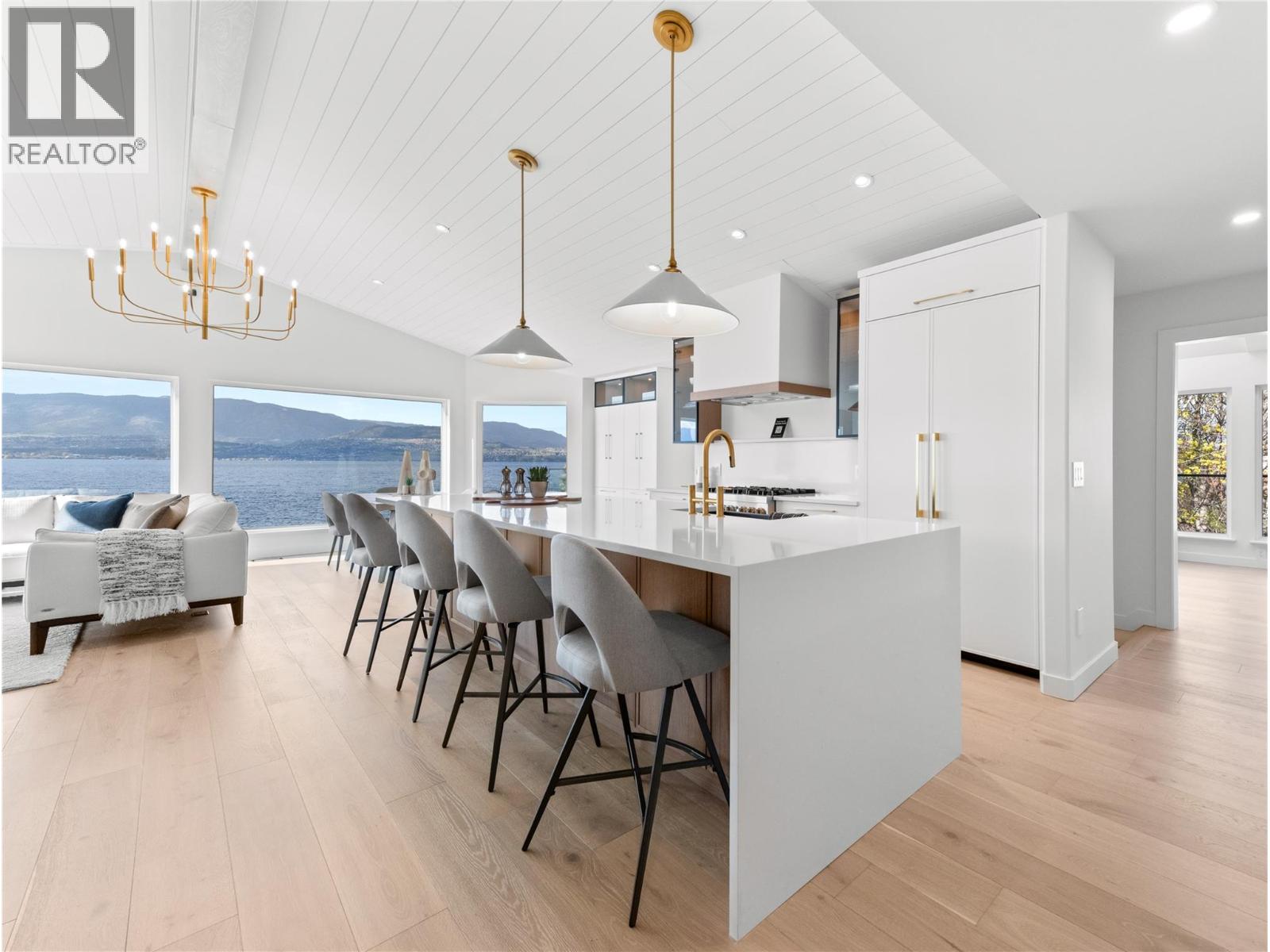 5538 Lakeshore Road, Kelowna