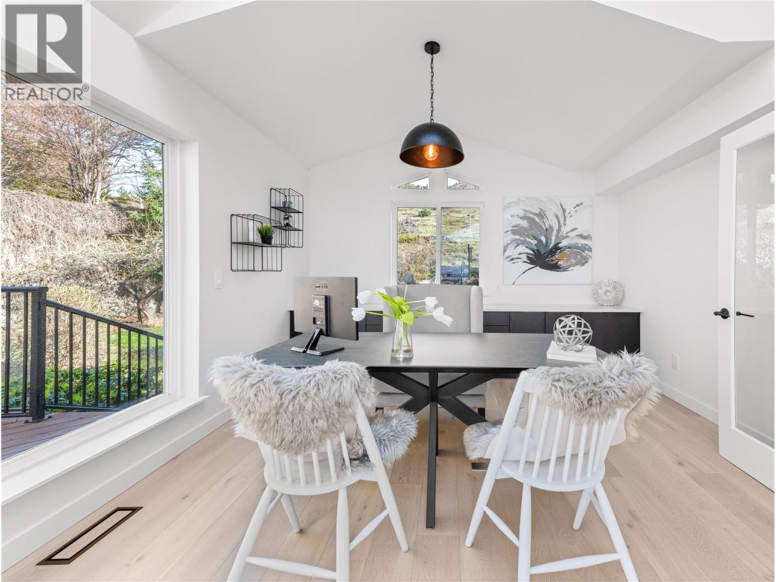 5538 Lakeshore Road, Kelowna