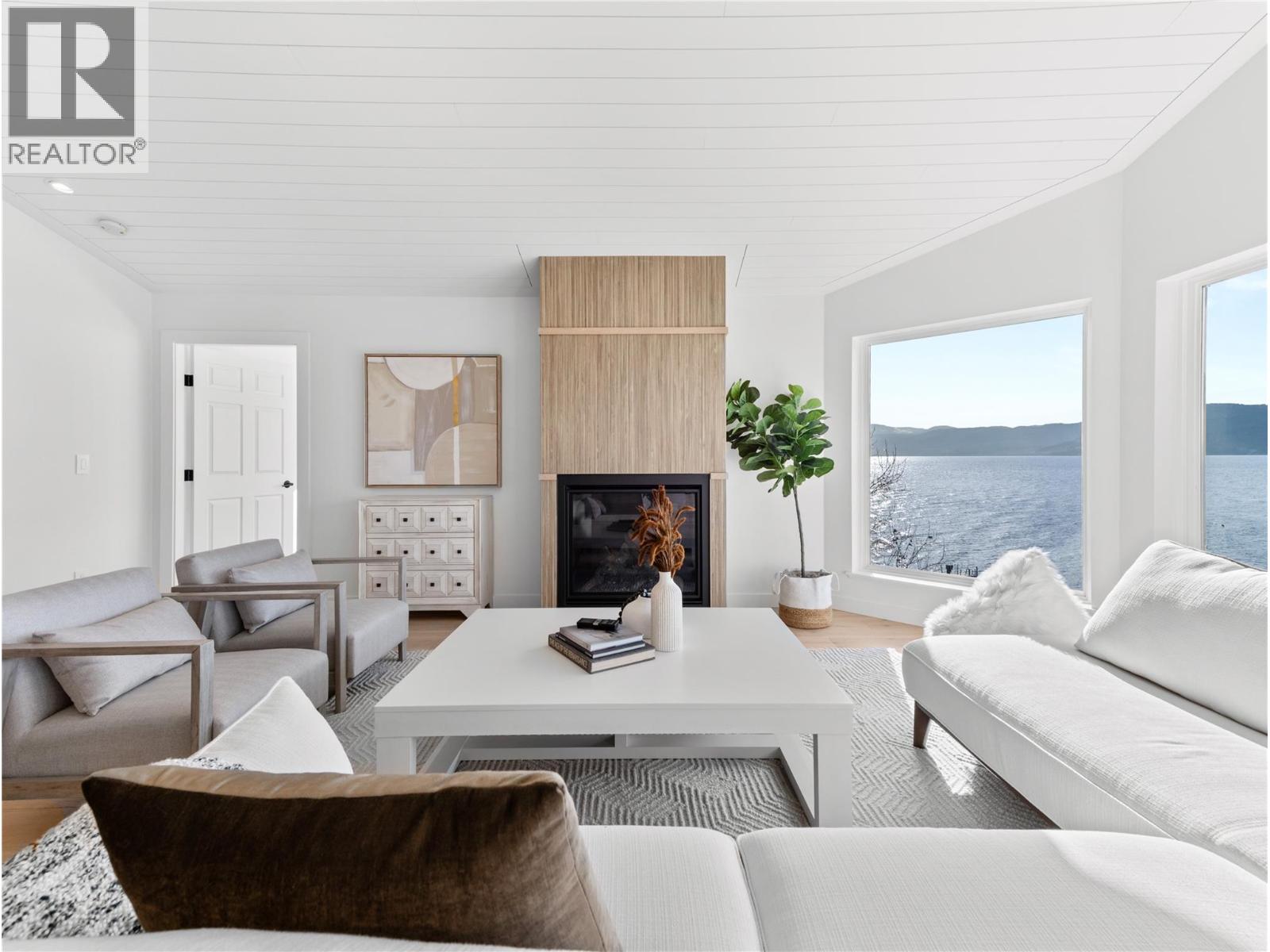 5538 Lakeshore Road, Kelowna