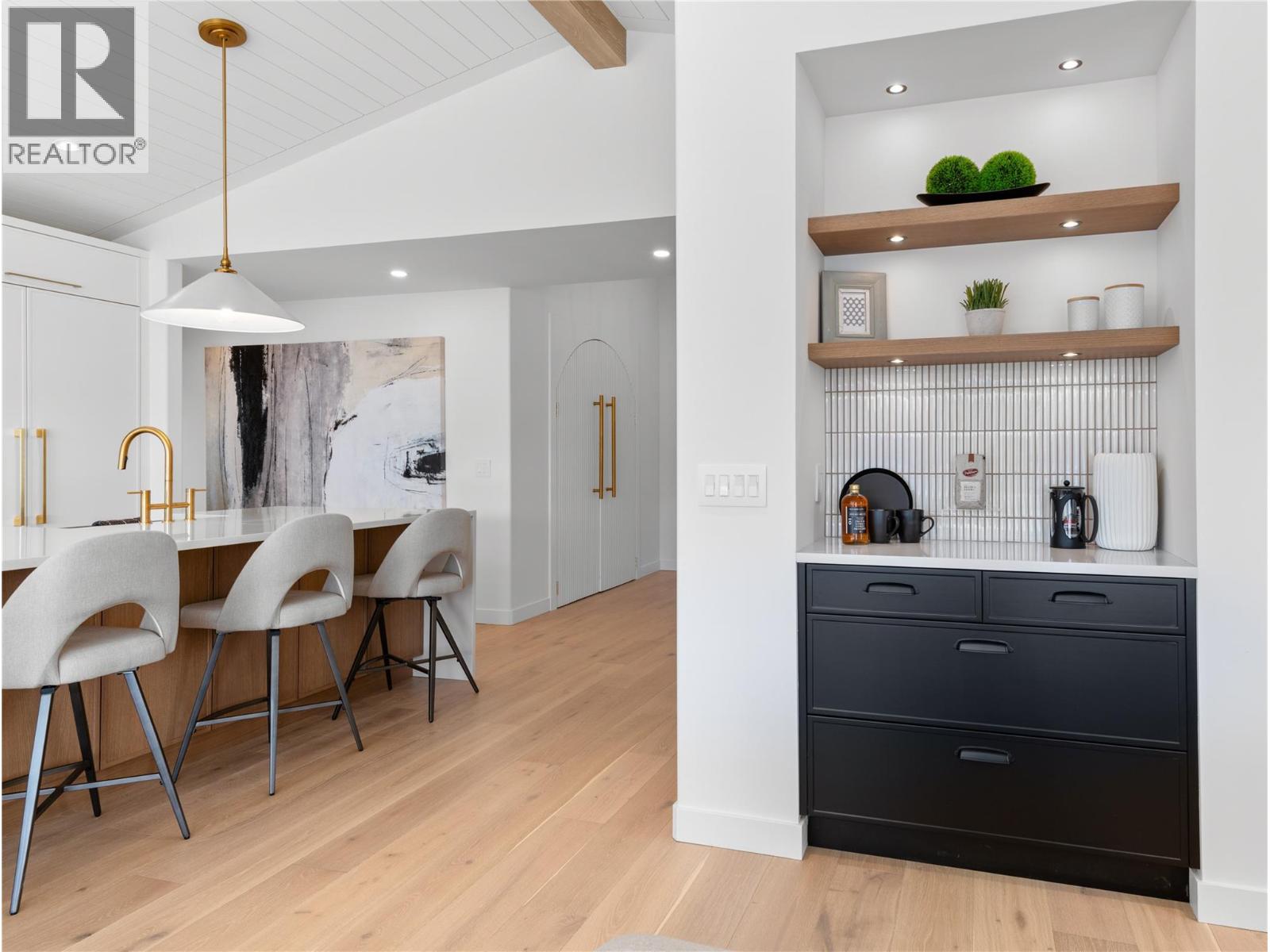 5538 Lakeshore Road, Kelowna