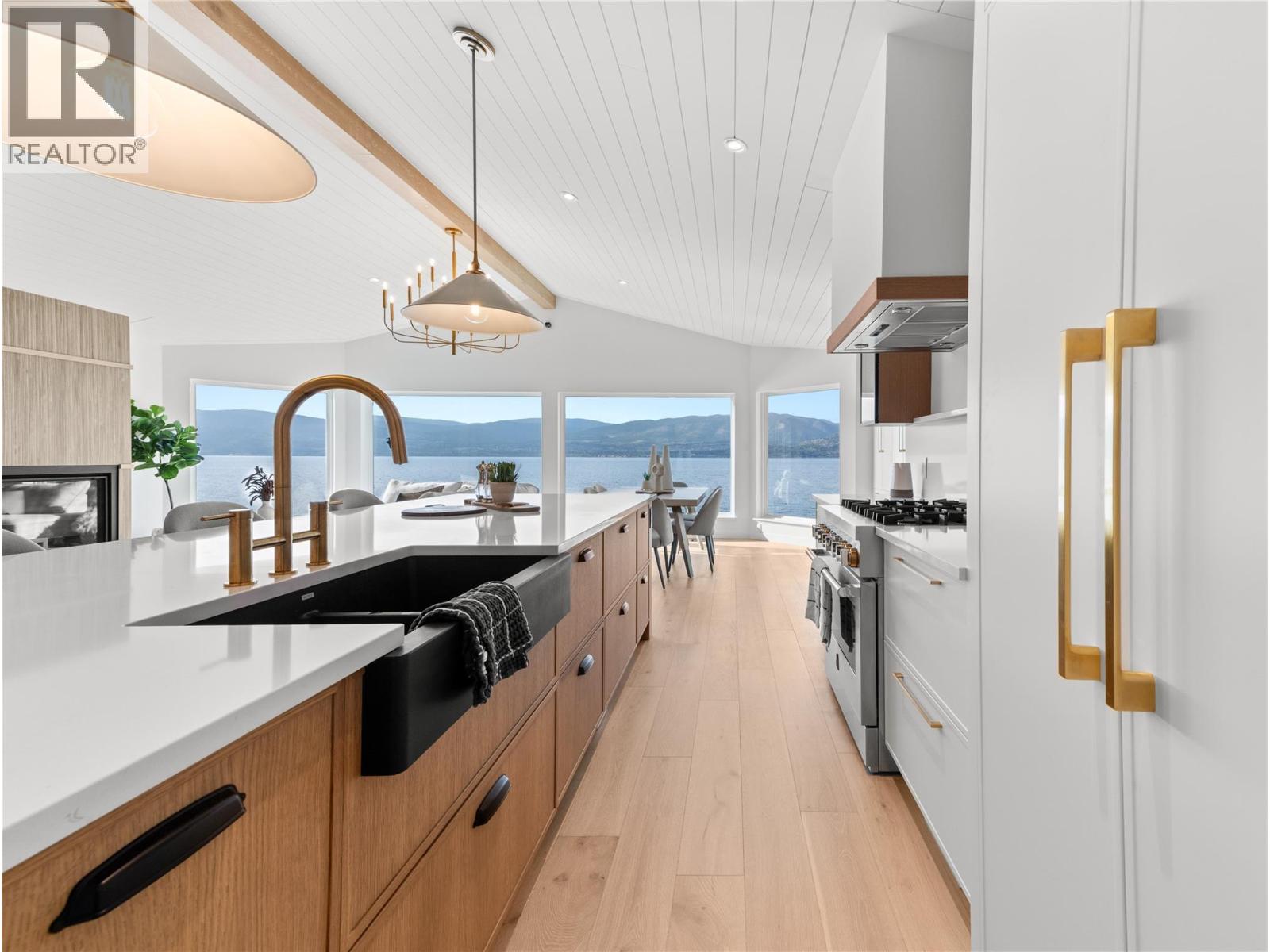 5538 Lakeshore Road, Kelowna