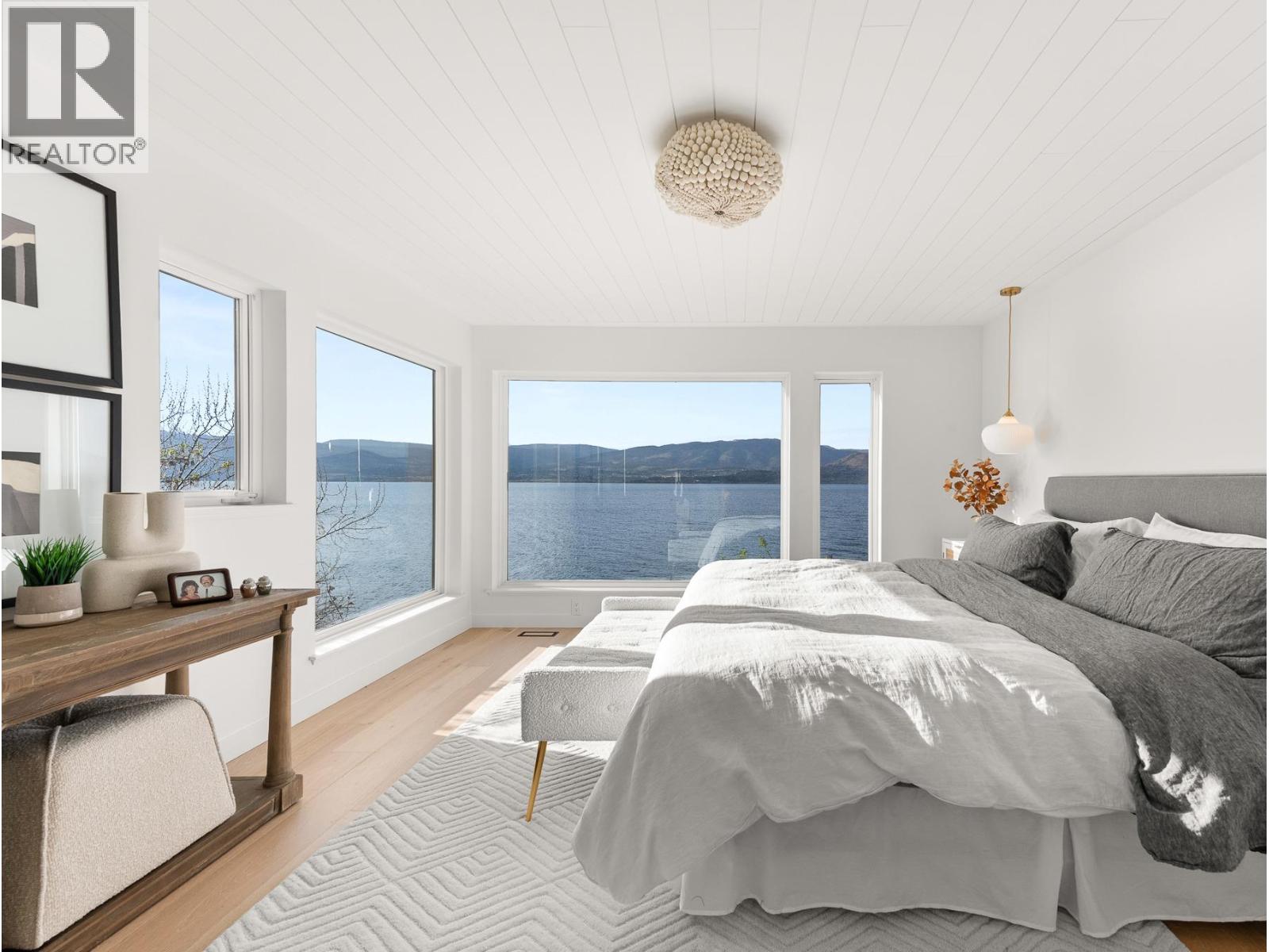 5538 Lakeshore Road, Kelowna