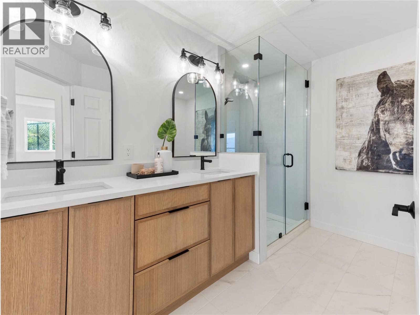 5538 Lakeshore Road, Kelowna