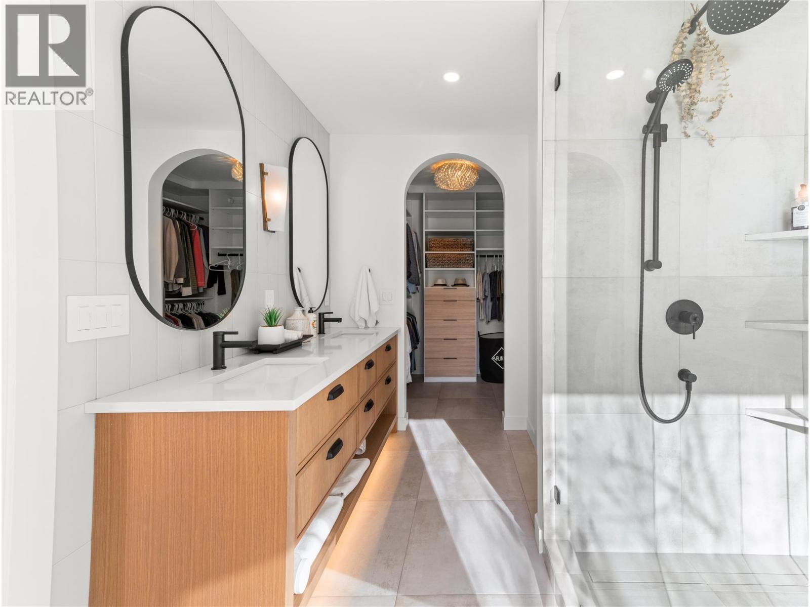 5538 Lakeshore Road, Kelowna