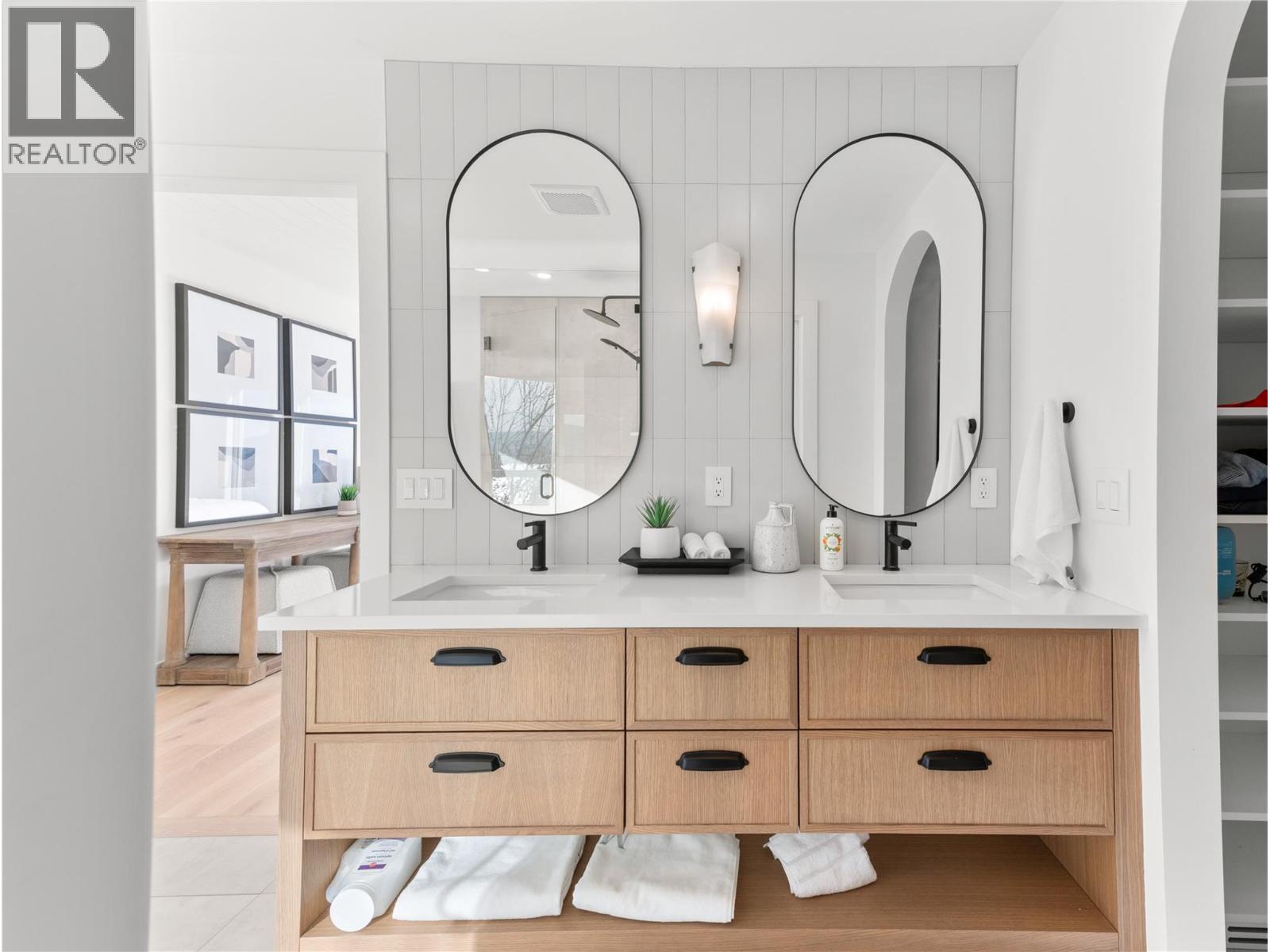 5538 Lakeshore Road, Kelowna