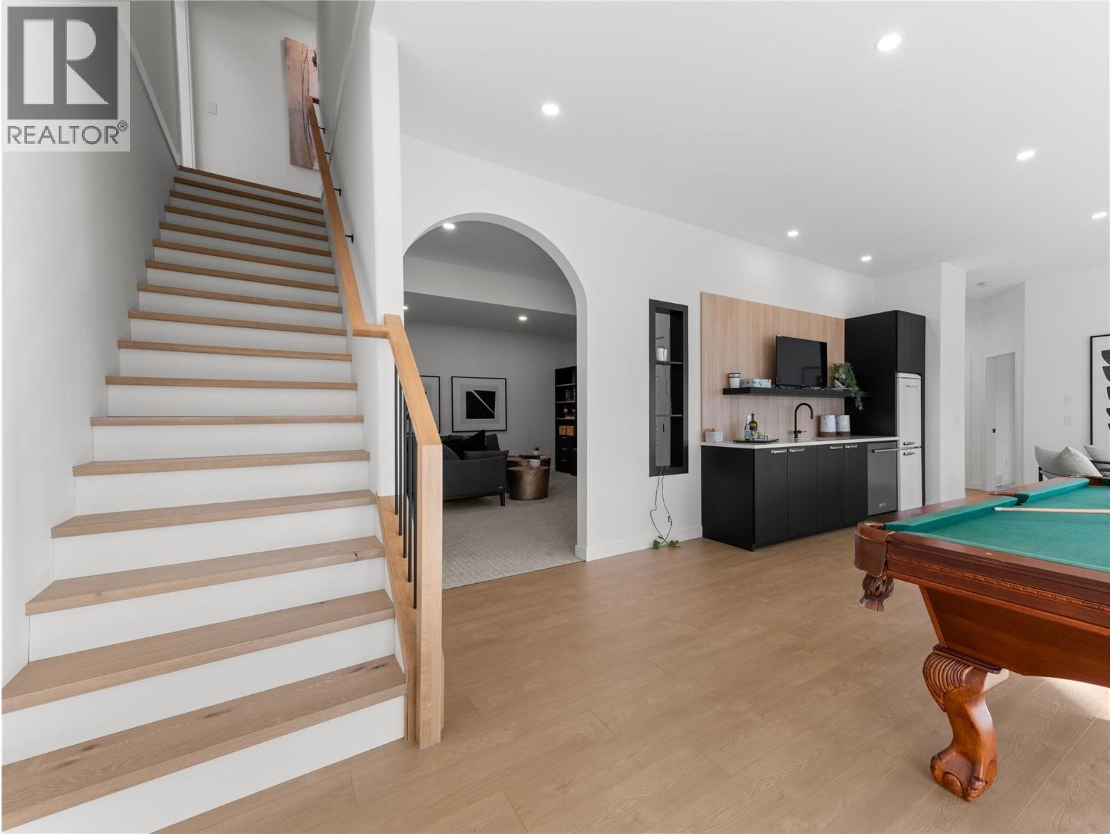 5538 Lakeshore Road, Kelowna