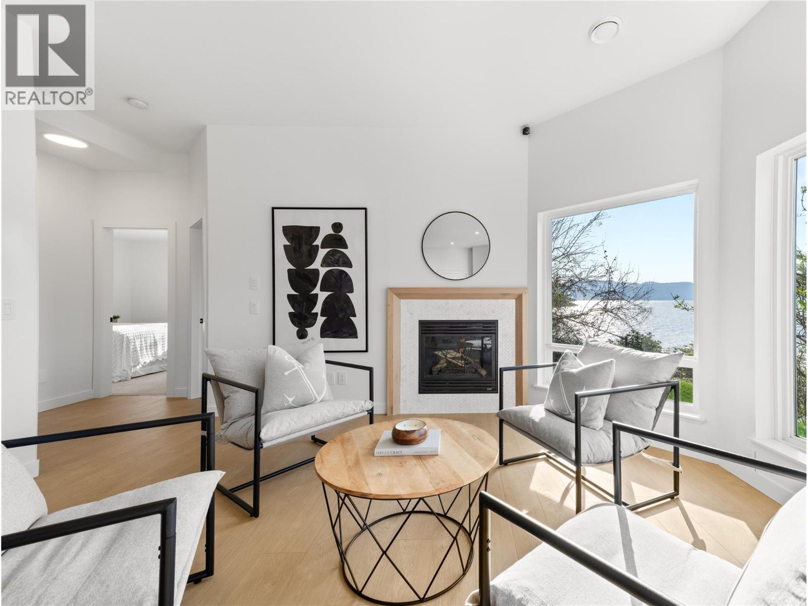 5538 Lakeshore Road, Kelowna