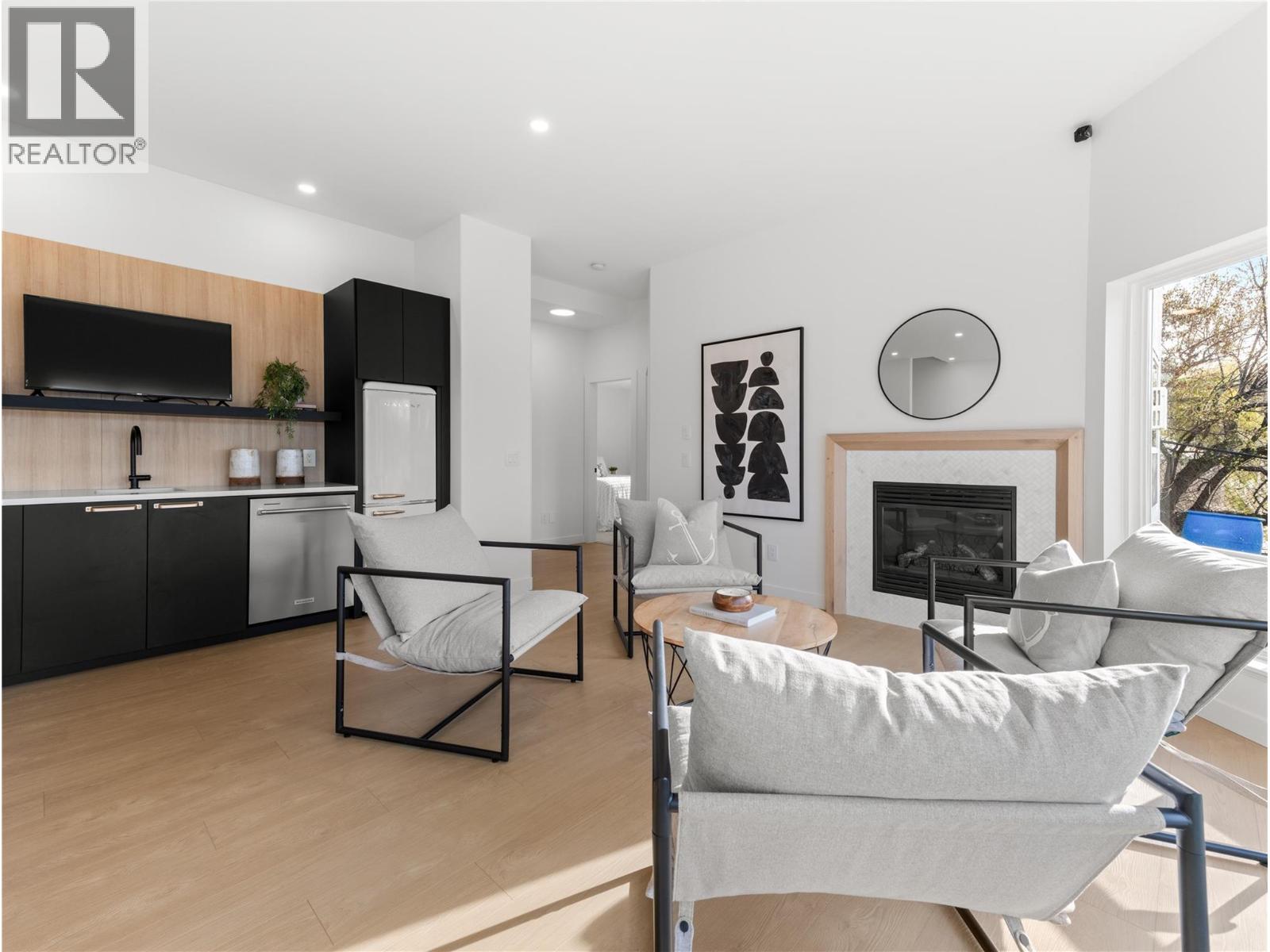 5538 Lakeshore Road, Kelowna